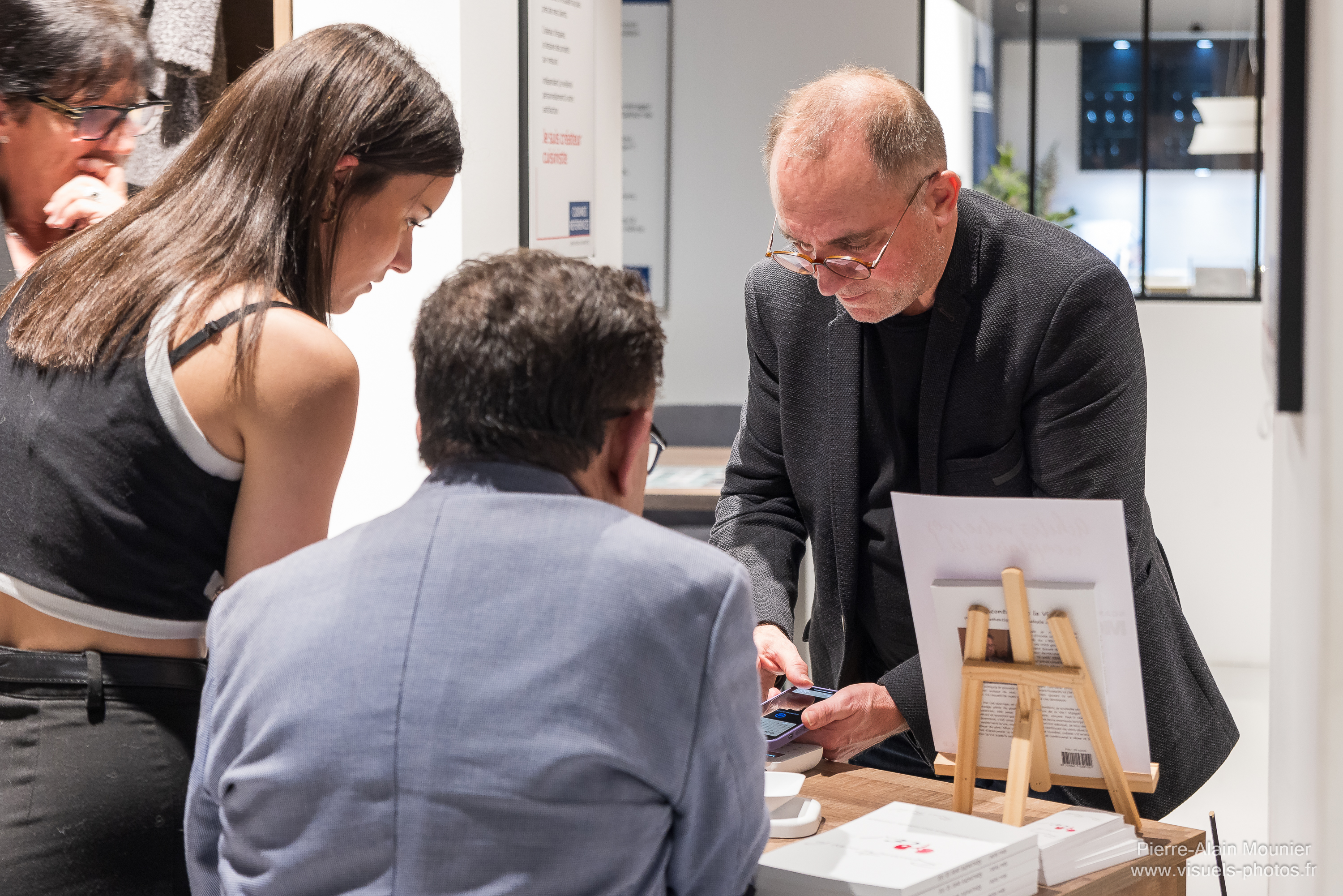 Photo dédicaces à mettre sur le blog.jpg